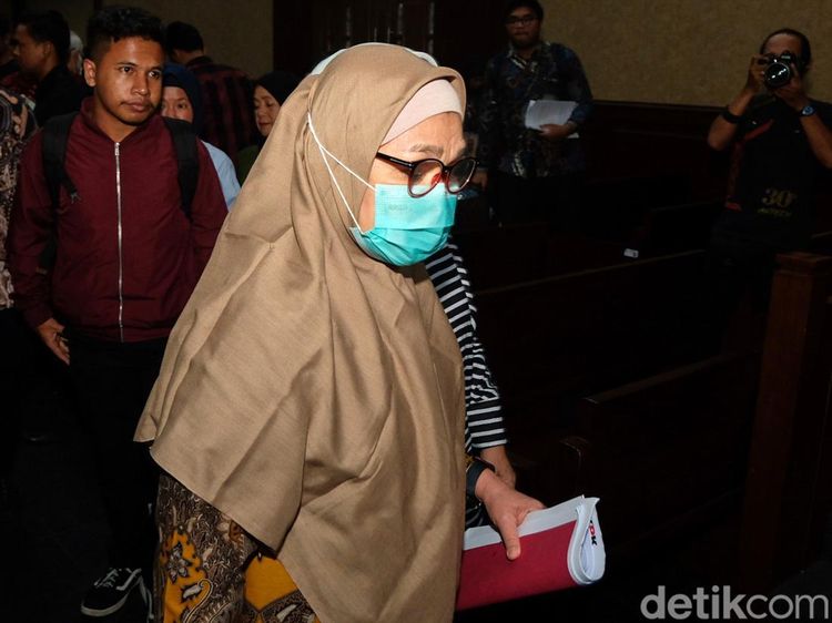 Reyna Usman Hadapi Dakwaan Kasus Korupsi Kemnaker