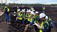Rombongan juga mendapatkan kesempatan untuk memasuki area tambang terbuka milik PT Trimata Benua dan langsung  melakukan observasi atau pengamatan langsung proses penambangan batubara dari hulu hingga hilir. Selain itu PT Trimata Benua mengajak mahasiswa/i untuk melihat area reklamasi, dengan tujuan memberikan edukasi dan gambaran terhadap prinsip Good Mining Practices yang diterapkan oleh PT Trimata Benua sebagai kepatuhan terhadap norma dan peraturan perundang-undangan pertambangan Republik Indonesia.