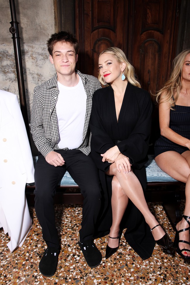 Momen ini menjadi sorotan karena Ryder yang kini berusia 20 tahun, jarang muncul di hadapan publik. Foto: WireImage/Daniele Venturelli