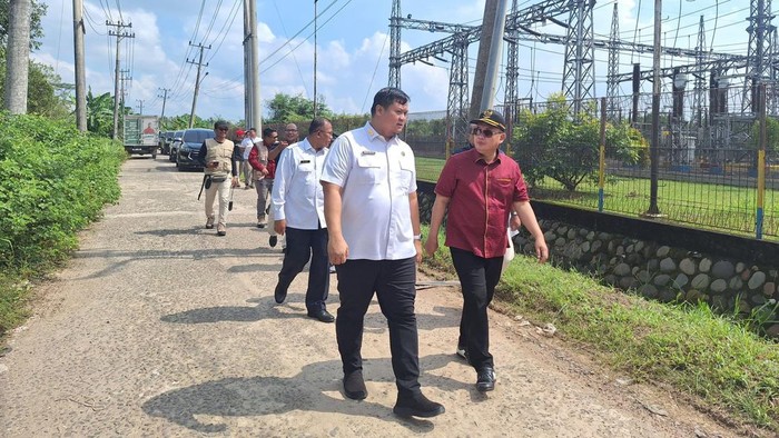 Sekda Banyuasin Erwin Ibarhim (baju putih) survei tanah eks BLBI KPKNL.
