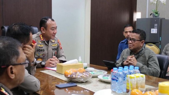 Senior Manager HSSE PT Pertamina EP Regional 2, Alam Syah Mapparesa bersama tim menyambangi Polda Metro Jaya (dok istimewa)