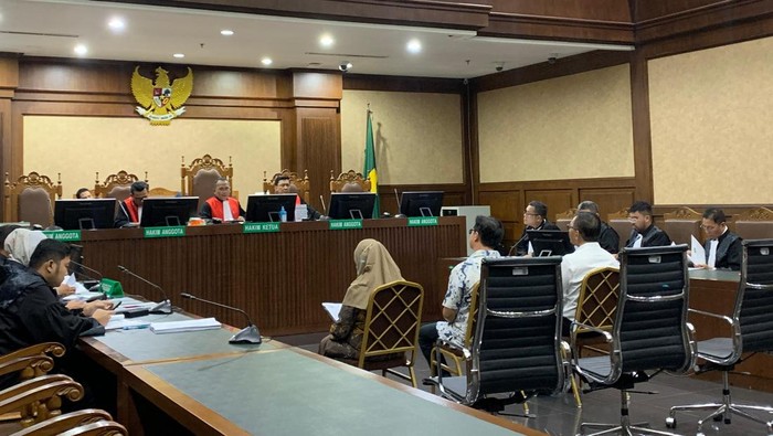 Pengadilan Tegas: Eksepsi Mantan Pejabat Kemnaker Reyna Usman Ditolak dalam Sidang Kasus Korupsi