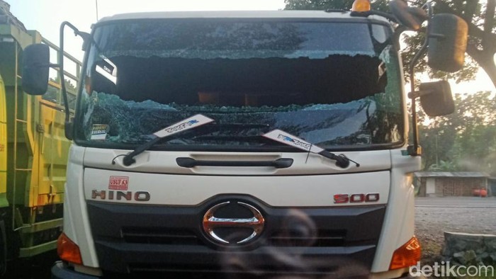 Teror pecah kaca teror sopir truk di Pantura Pasuruan