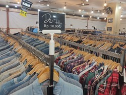 Video: Tips Membersihkan Baju-baju Hasil Thrifting