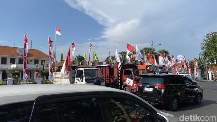 Truk komando milik buruh yang hendak demo Tapera di Grahadi Surabaya