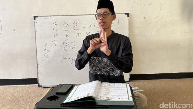 Ustaz Dadi, pendiri Yayasan Rumah Quran Isyaroh di Bandung.