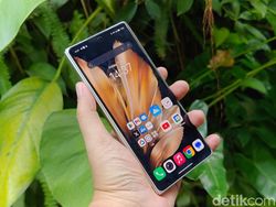 Unboxing Vivo X Fold 3 Pro, HP Layar Lipat Tipis  Harga Rp 27 Juta