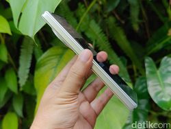 Unboxing Vivo X Fold 3 Pro, HP Layar Lipat Tipis  Harga Rp 27 Juta