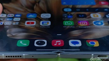 Layar Vivo X Fold 3 Pro tidak terlihat lekukannya. Foto: Adi Fida Rahman/detikINET