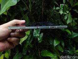 Unboxing Vivo X Fold 3 Pro, HP Layar Lipat Tipis  Harga Rp 27 Juta