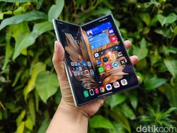 Unboxing Vivo X Fold 3 Pro, HP Layar Lipat Tipis  Harga Rp 27 Juta