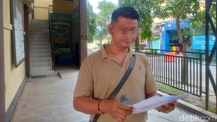 Yanto saat melaporkan terlapor ke SPKT