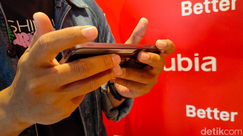 ZTE resmi merilis Nubia Neo 2 5G di Indonesia. Segini harga jual dan spesifikasi yang ditawarkan.