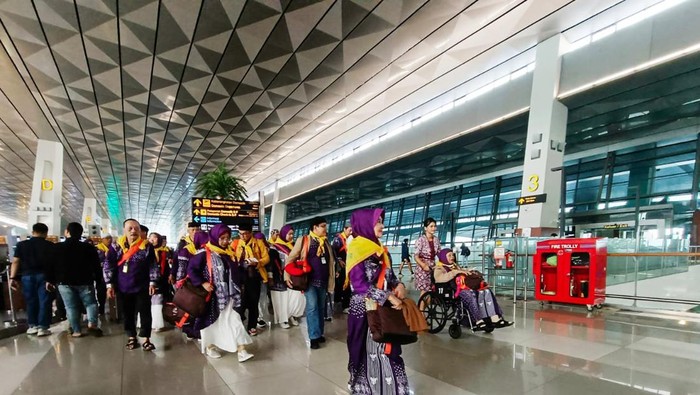 13 bandara PT Angkasa Pura Indonesia telah selesai melayani keberangkatan 216.250 calon jemaah haji ke Tanah Suci pada tahun ini.