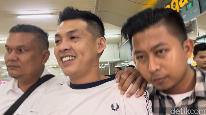 Affandi Susilo alias Ko Apex saat tiba di Bandara Jambi.
