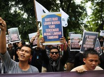 Aksi Tuntut KLHK Investigasi Kerusakan Lingkungan di Musi Rawas Utara