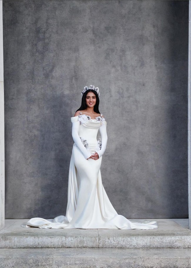 Pada 29 Mei - 1 Juni 2024, Anant dan dan Radhika menggelar acara pre-wedding berkeliling Eropa dengan cruise. Perjalanan dimulai dari Italia menuju pantai selatan Prancis. Foto: Instagram/@rheakapoor @loveleen_makeupandhair @tamararalph