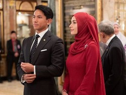 6 Gaya Anggun Anisha Rosnah Berhijab Temani Pangeran Mateen di Acara Kerajaan