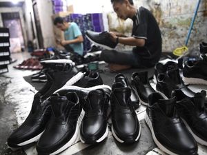 Sepak Terjang Dua Pabrik Sepatu di Tangerang yang PHK Massal
