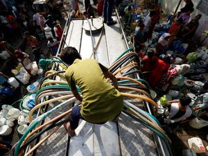 Panas Ekstrem di India Makin Menjadi-jadi, Antrean Air Bersih Kian Ramai