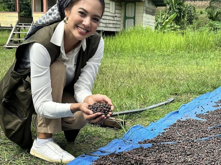 Aurelie Moremans Gemar Berbagi Makanan dan Suka Aktivitas Sosial