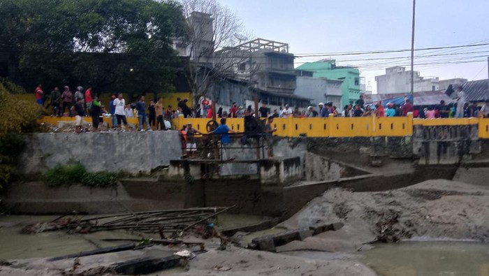 Balita hanyut di sungai Bahbolon di Pematangsiantar (Foto: Dok. Polres Pematangsiantar)