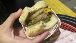 Yummy! Burger Jalapeno Enak Dijual Pakai Food Truck di Jaksel
