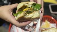 Acar jalapeno yang menjadi ciri khas dari Funky Burger buatan Berkawan Burger n Coffee. Uniknya, rasanya justru asam segar dan tidak pedas sama sekali. Foto: detikcom/Diah Afrilian