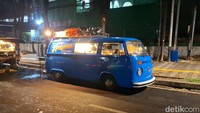 Memanfaatkan sebuah mobil VW Combi klasik ada racikan burger dan kopi yang dapat dipesan sambil bersantai sejenak. Berkawan Burger n Coffee. Foto: detikcom/Diah Afrilian
