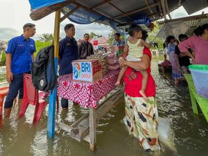 Banjir di Sejumlah Daerah, BRI Salurkan Bantuan Obat dan Makanan