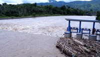 Badan Penanggulangan Bencana Daerah (BPBD) Kabupaten Bone Bolango melalui surat keputusan Bupati Bone Bolango mengeluarkan siaga darurat bencana seiring peningkatan intensitas hujan yang melanda dan menimbulkan potensi banjir dan tanah longsor di sejumlah wilayah di daerah tersebut.  