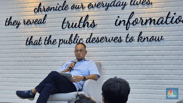 Direktur Jenderal Aplikasi Informatika Kominfo Semuel Abrijani di Kantor Kominfo, Jumat (14/6/2024). (CNBC Indonesia/ Intan Rakhmayanti Dewi)
