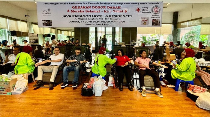 Donor darah di Surabaya.