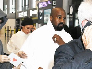 Kontroversi Kanye West Jualan Kaus Swastika, Situs Yeezy Ditutup
