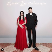 Inilah momen Song Hye Kyo dan Cha Eun Woo bersanding di red carpet. Keduanya menjadi tamu spesial untuk mengikuti gala dinner sekaligus peluncuran koleksi perhiasan terbaru Chaumet, High Jewelry. Foto: dok. Instagram @kyo1122
