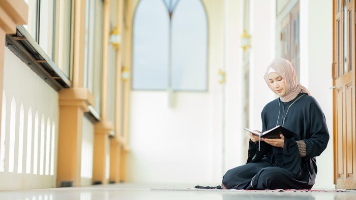 Ilustrasi baca Alquran