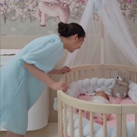 Kamar Kyarra, putri pertama pasangan Jessica Mila dan Yakup Hasibuan, didominasi palet pastel perpaduan pink dan biru yang lembut sekaligus menenangkan. Foto: Instagram/@jscmila