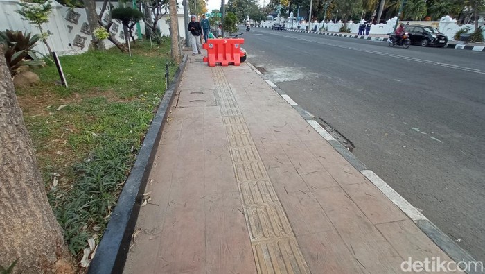 Kondisi trotoar di Kota Cirebon setelah diperbaiki
