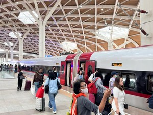 Ngider dari Stasiun KRL Cawang ke Stasiun Kereta Cepat Halim, Ada Apa Saja?