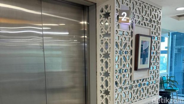 Lift anjlok di DPR. (dok Habiburokhman)