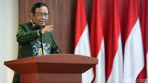 Mahfud Md Beri Kuliah Umum di Sekolah Hukum Caleg PDIP