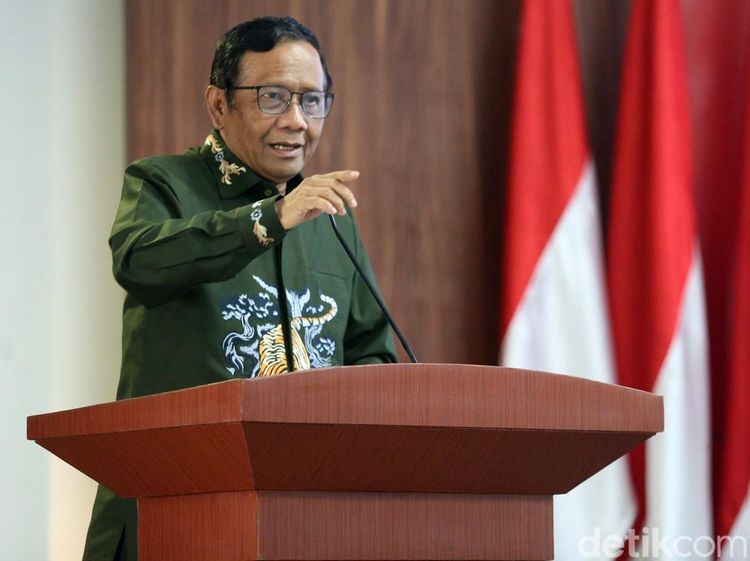 Mahfud Md Beri Kuliah Umum di Sekolah Hukum Caleg PDIP