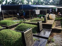 Manfaatkan Lahan Pemakaman Jadi Kandang Sementara Hewan Kurban