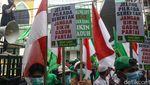 Massa Pro dan Kontra Mardiono Berunjuk Rasa di DPP PPP