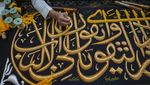 Melihat Penyulaman Kiswah Kabah di Makkah