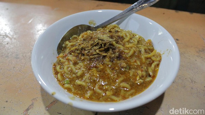 Mie Bangladesh yang viral di Bandung