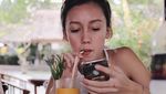 Gaya Nabila Sudiro saat Hangout dan Kulineran di Luar Negeri