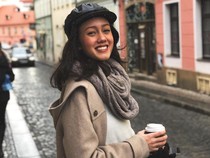 Gaya Nabila Sudiro saat Hangout dan Kulineran di Luar Negeri