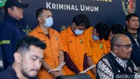 Ada 4 orang yang ditangkap, salah satunya HK (kiri) yang wajahnya viral.