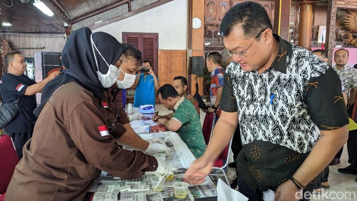 Pejabat di Tulungagung menjalani tes urine